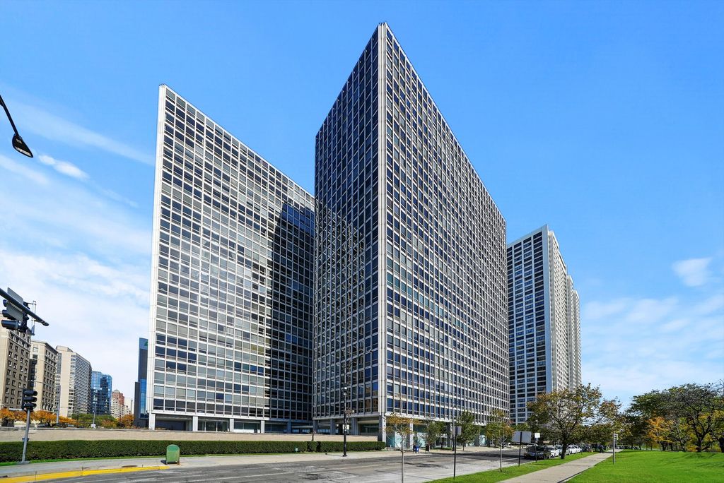 330 W DIVERSEY Parkway 1606, Chicago, IL 60657