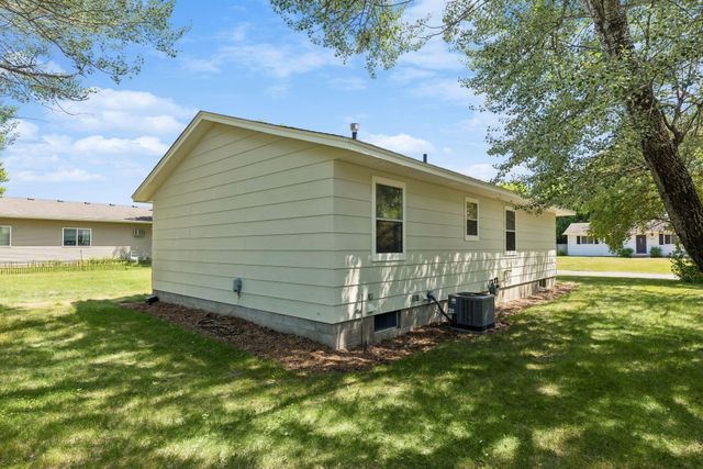 310 18th Avenue SE, Cambridge, MN 55008