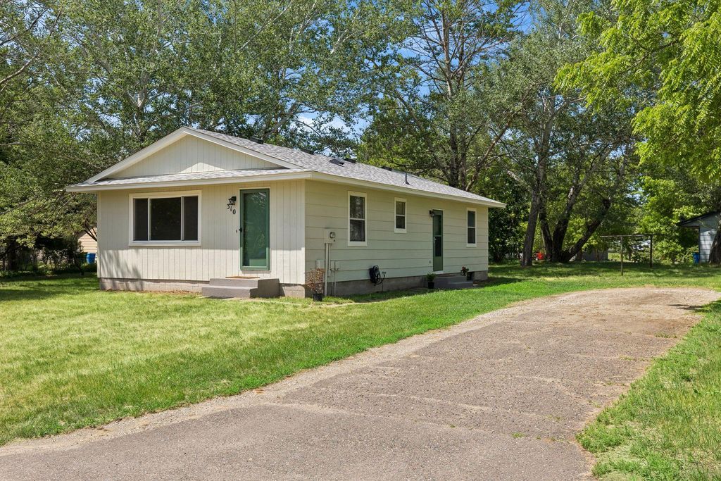 310 18th Avenue SE, Cambridge, MN 55008