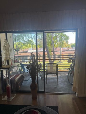 2 Briarwood Cir 212, Hollywood, FL 33024