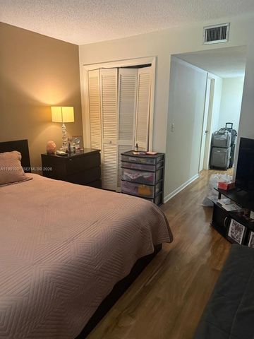 2 Briarwood Cir 212, Hollywood, FL 33024