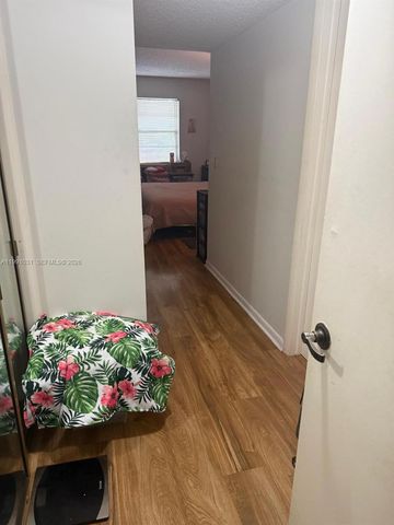 2 Briarwood Cir 212, Hollywood, FL 33024