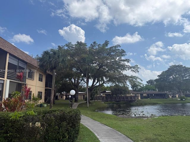 2 Briarwood Cir 212, Hollywood, FL 33024
