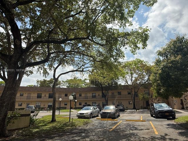 2 Briarwood Cir 212, Hollywood, FL 33024