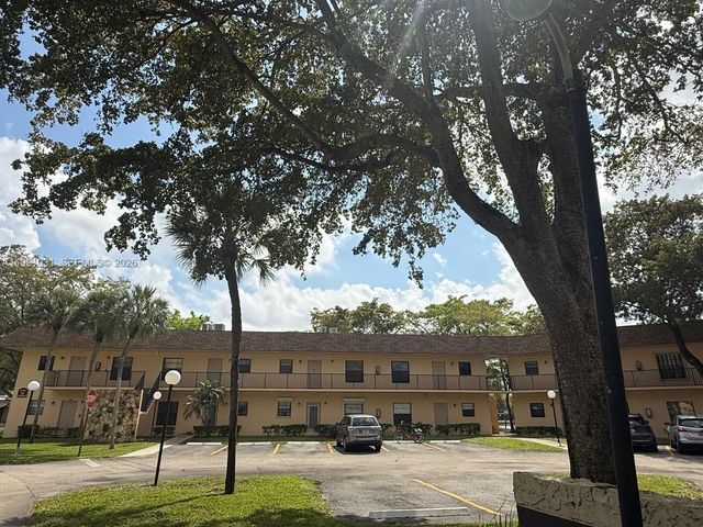 2 Briarwood Cir 212, Hollywood, FL 33024