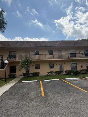 2 Briarwood Cir 212, Hollywood, FL 33024