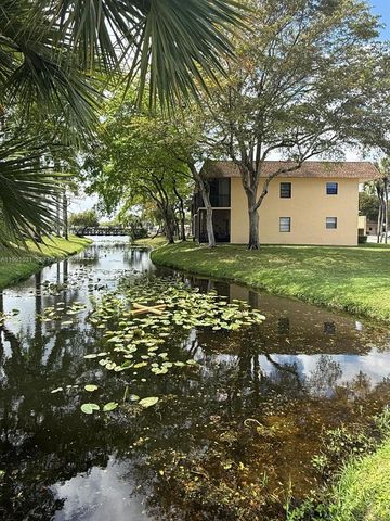 2 Briarwood Cir 212, Hollywood, FL 33024