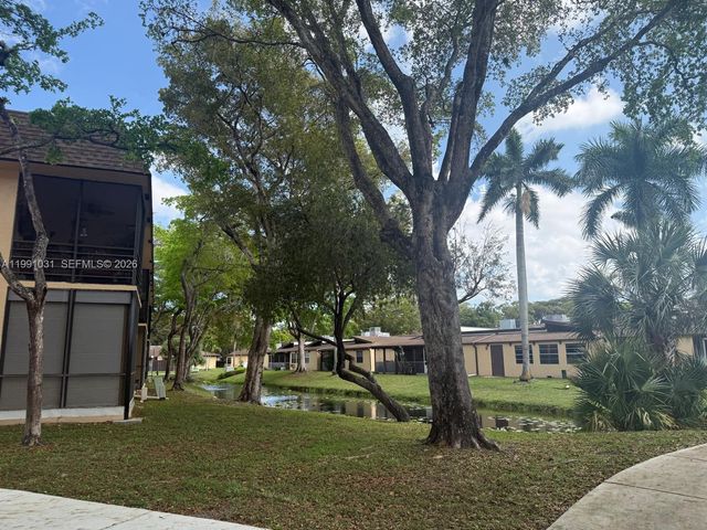 2 Briarwood Cir 212, Hollywood, FL 33024