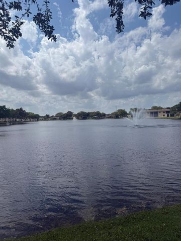 2 Briarwood Cir 212, Hollywood, FL 33024