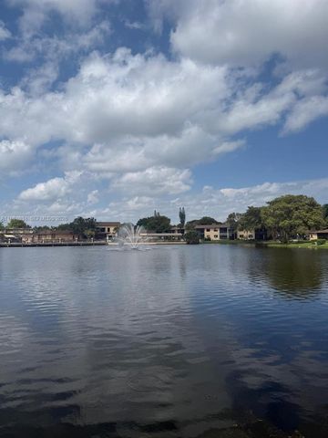 2 Briarwood Cir 212, Hollywood, FL 33024