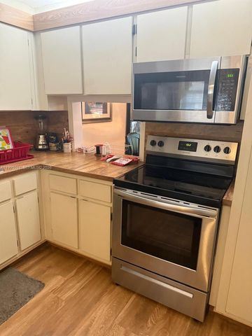 2 Briarwood Cir 212, Hollywood, FL 33024