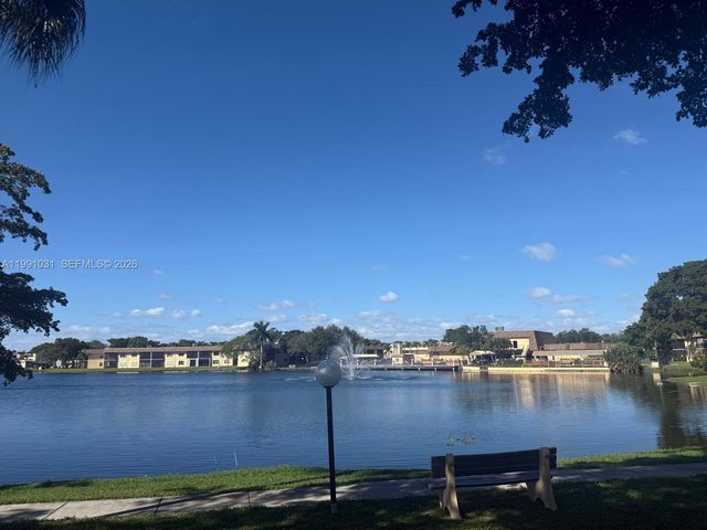 2 Briarwood Cir 212, Hollywood, FL 33024