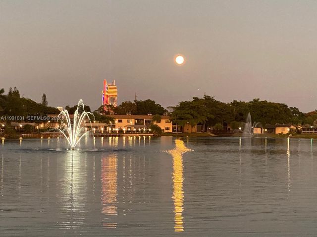 2 Briarwood Cir 212, Hollywood, FL 33024