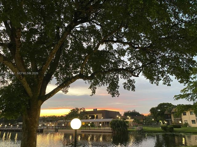 2 Briarwood Cir 212, Hollywood, FL 33024