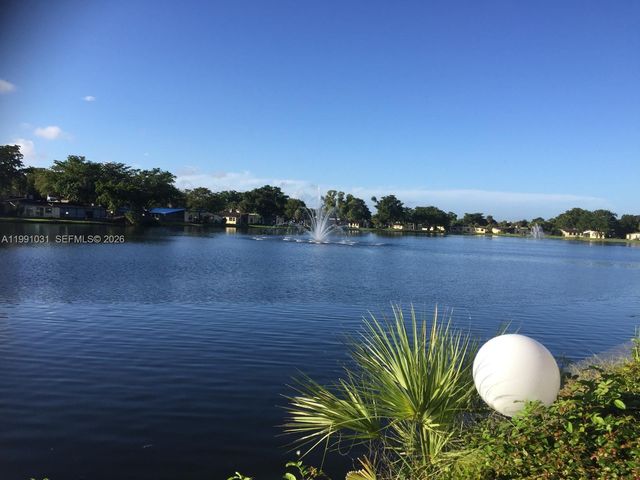 2 Briarwood Cir 212, Hollywood, FL 33024