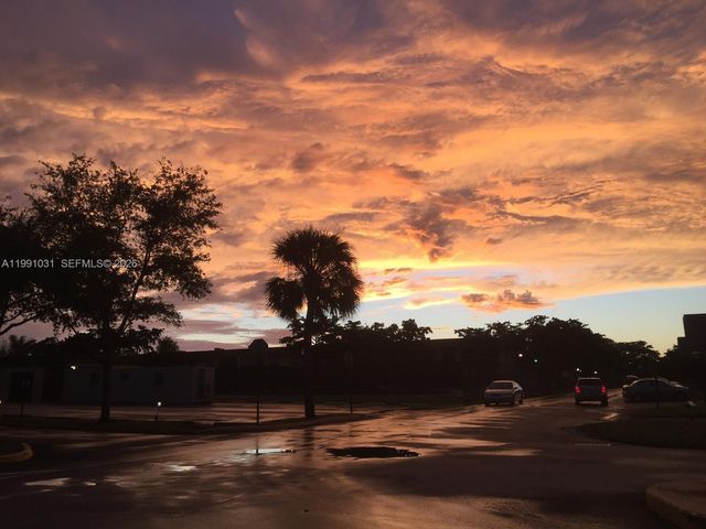 2 Briarwood Cir 212, Hollywood, FL 33024