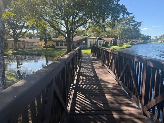 2 Briarwood Cir 212, Hollywood, FL 33024