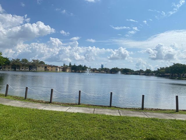 2 Briarwood Cir 212, Hollywood, FL 33024