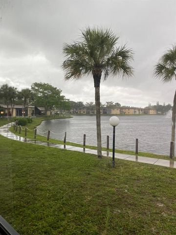 2 Briarwood Cir 212, Hollywood, FL 33024