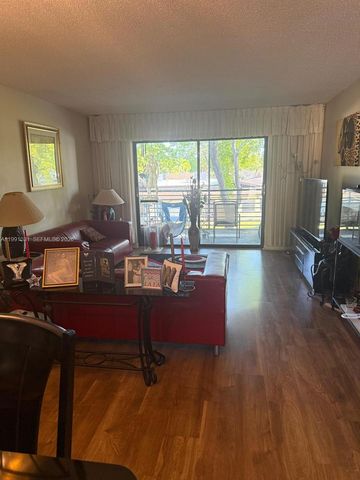 2 Briarwood Cir 212, Hollywood, FL 33024