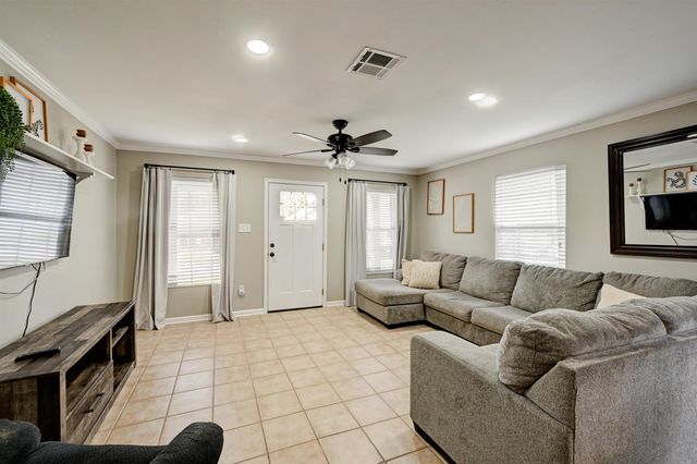 208 Jolie Oaks Blvd, Thibodaux, LA 70301