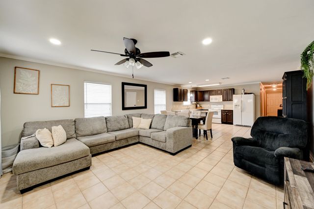 208 Jolie Oaks Blvd, Thibodaux, LA 70301