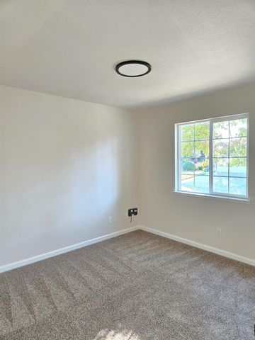 3057 Courtside Dr, Diamond Springs, CA 95619