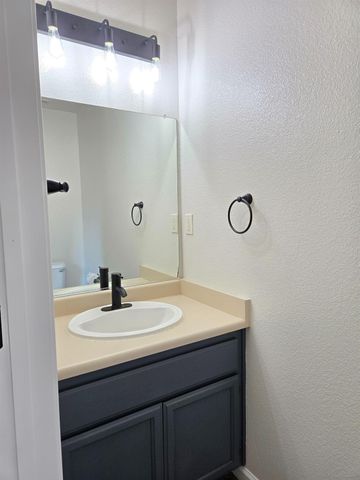 3057 Courtside Dr, Diamond Springs, CA 95619