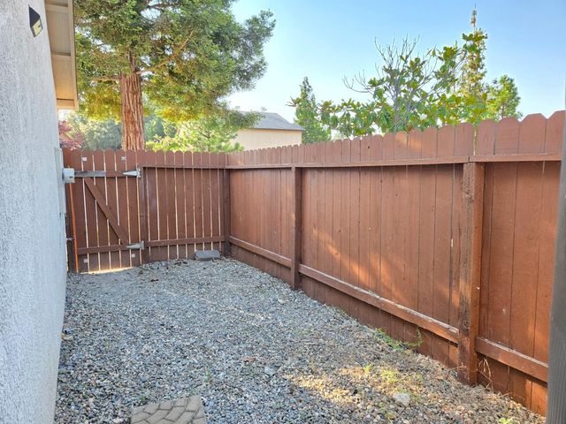 3057 Courtside Dr, Diamond Springs, CA 95619
