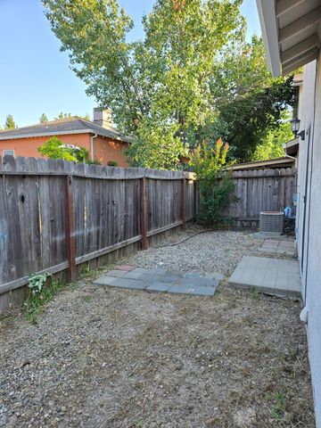 3057 Courtside Dr, Diamond Springs, CA 95619