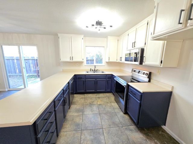 3057 Courtside Dr, Diamond Springs, CA 95619
