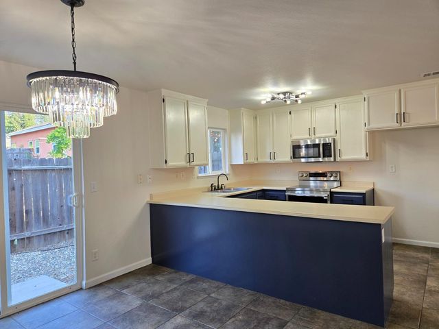 3057 Courtside Dr, Diamond Springs, CA 95619