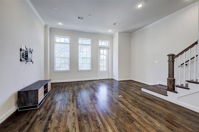 1041 Ashland Street, Houston, TX 77008