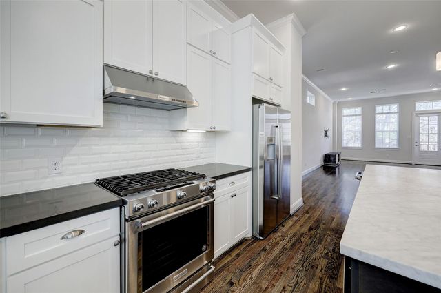 1041 Ashland Street, Houston, TX 77008