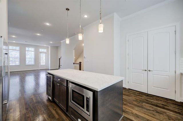 1041 Ashland Street, Houston, TX 77008