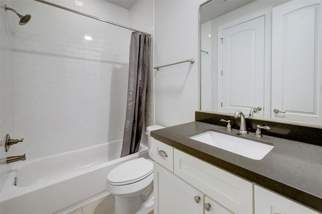 1041 Ashland Street, Houston, TX 77008