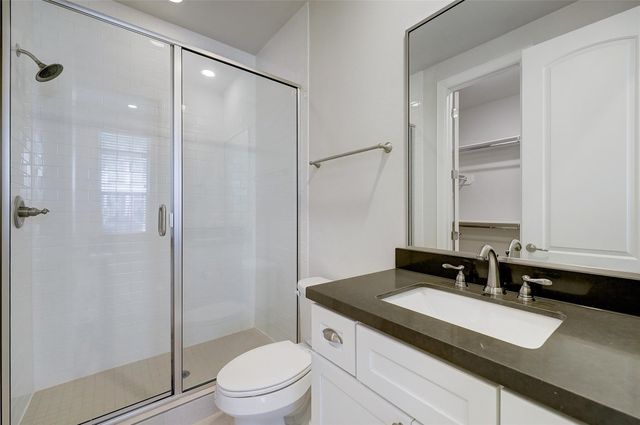 1041 Ashland Street, Houston, TX 77008