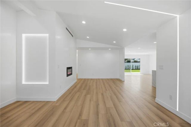 22928 Leadwell Street, West Hills, CA 91307