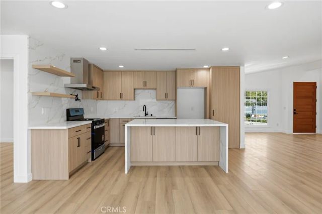 22928 Leadwell Street, West Hills, CA 91307