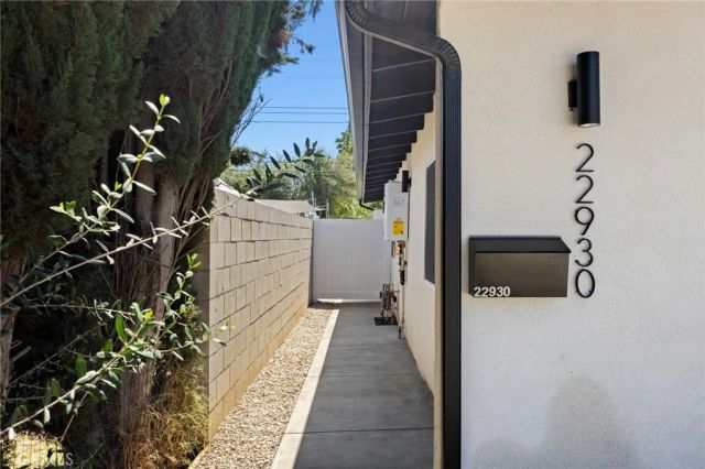 22928 Leadwell Street, West Hills, CA 91307