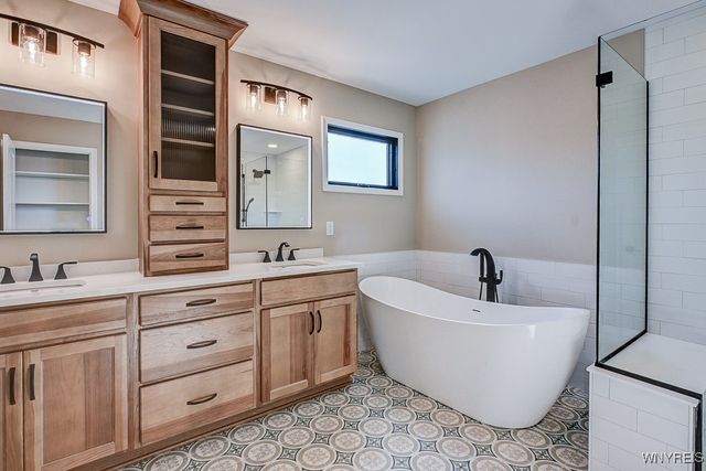 5201 Kandefer's Trail, Clarence, NY 14221