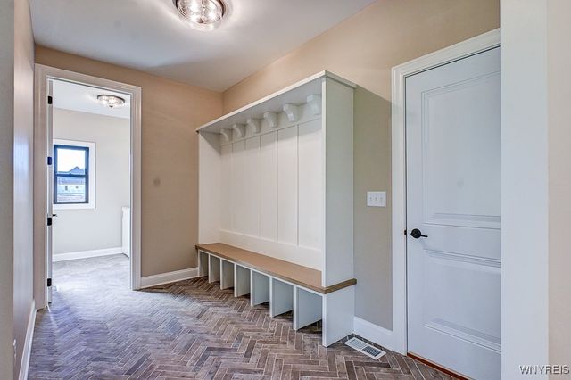 5201 Kandefer's Trail, Clarence, NY 14221