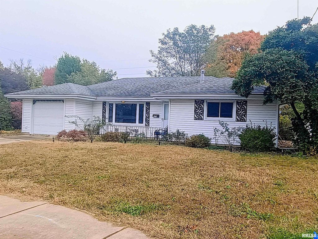 614 N LAMMERS Avenue, West Peoria, IL 61604