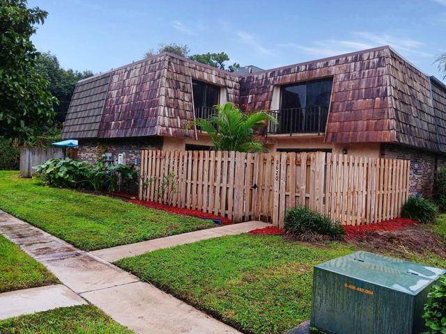 1620 Forest Lakes Circle D, West Palm Beach, FL 33406