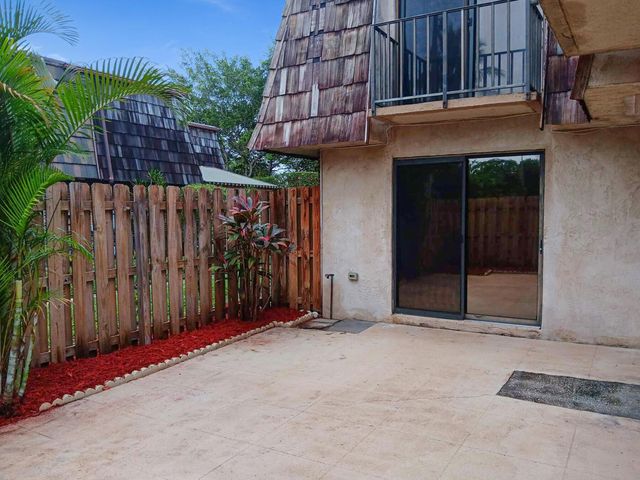 1620 Forest Lakes Circle D, West Palm Beach, FL 33406