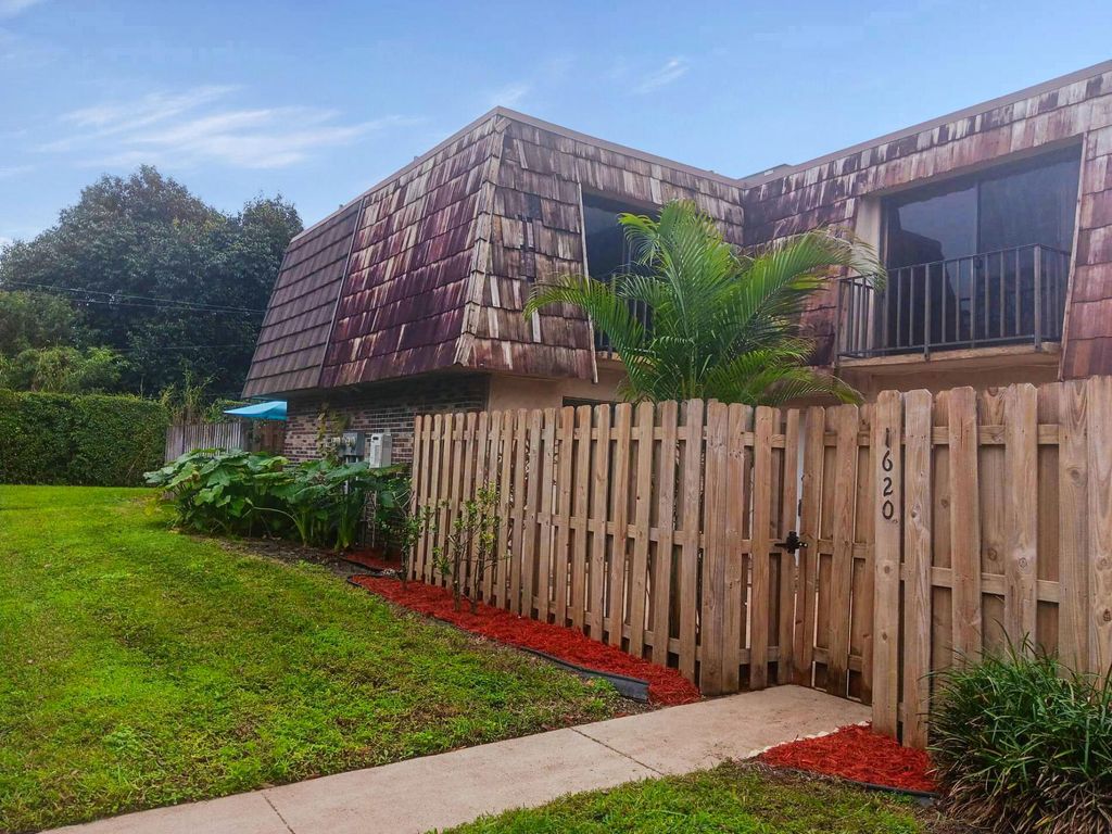 1620 Forest Lakes Circle D, West Palm Beach, FL 33406