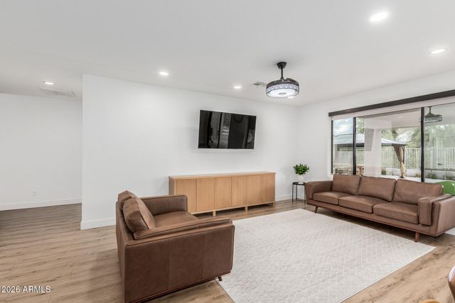 6404 W BLACK HILL Road, Phoenix, AZ 85083