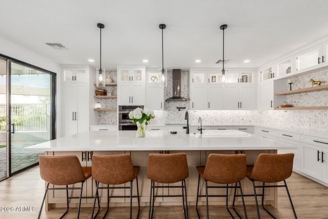 6404 W BLACK HILL Road, Phoenix, AZ 85083