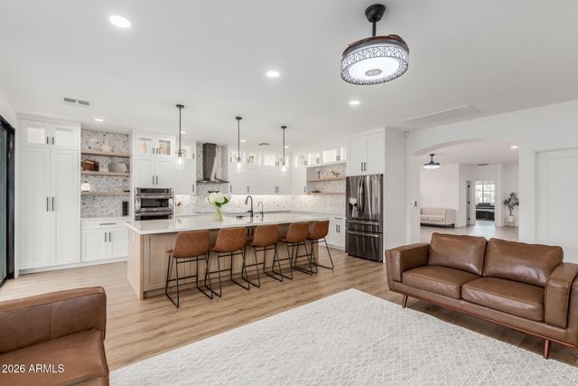 6404 W BLACK HILL Road, Phoenix, AZ 85083