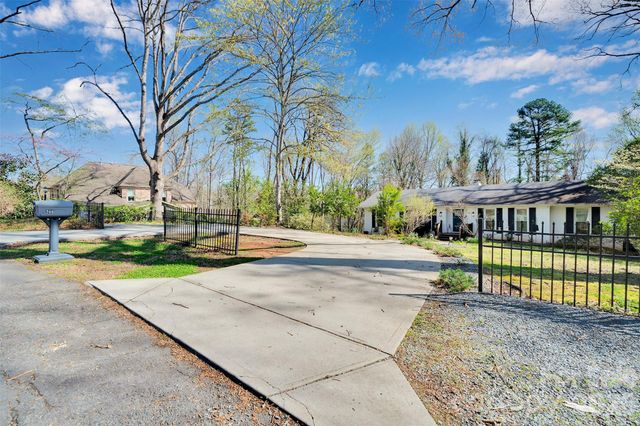 301 Hillandale Drive, Charlotte, NC 28270